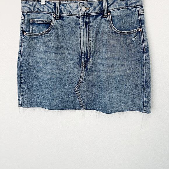 [Wild Fable] Medium Wash Blue Denim Mini Skirt Raw Frayed Hem Size 14 - Picture 9 of 11